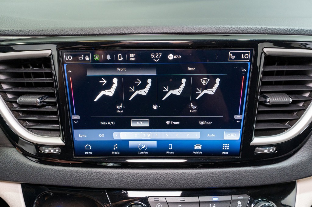 2023 Chrysler Pacifica Image 18