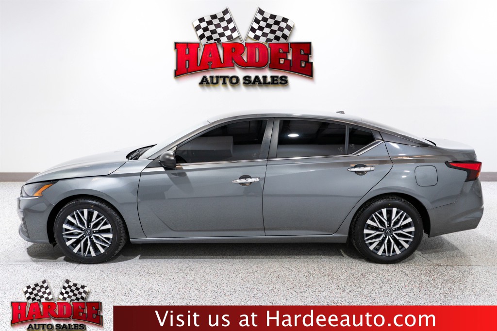 2024 Nissan Altima Image 1