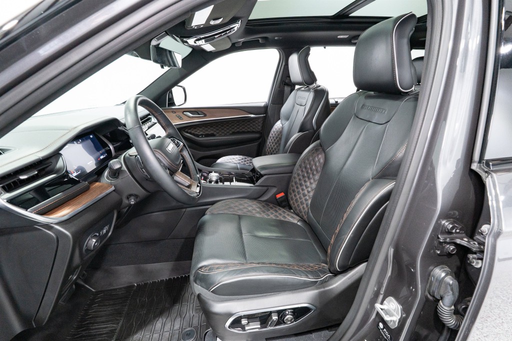 2025 Jeep Grand Cherokee Image 16