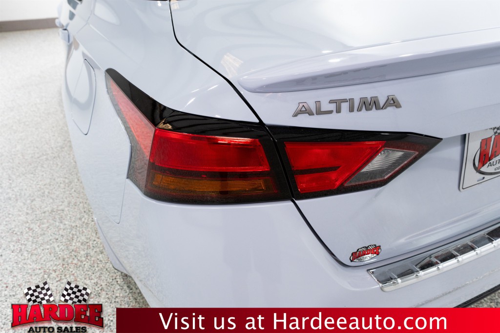 2023 Nissan Altima Image 9