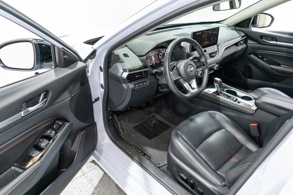 2023 Nissan Altima Image 12