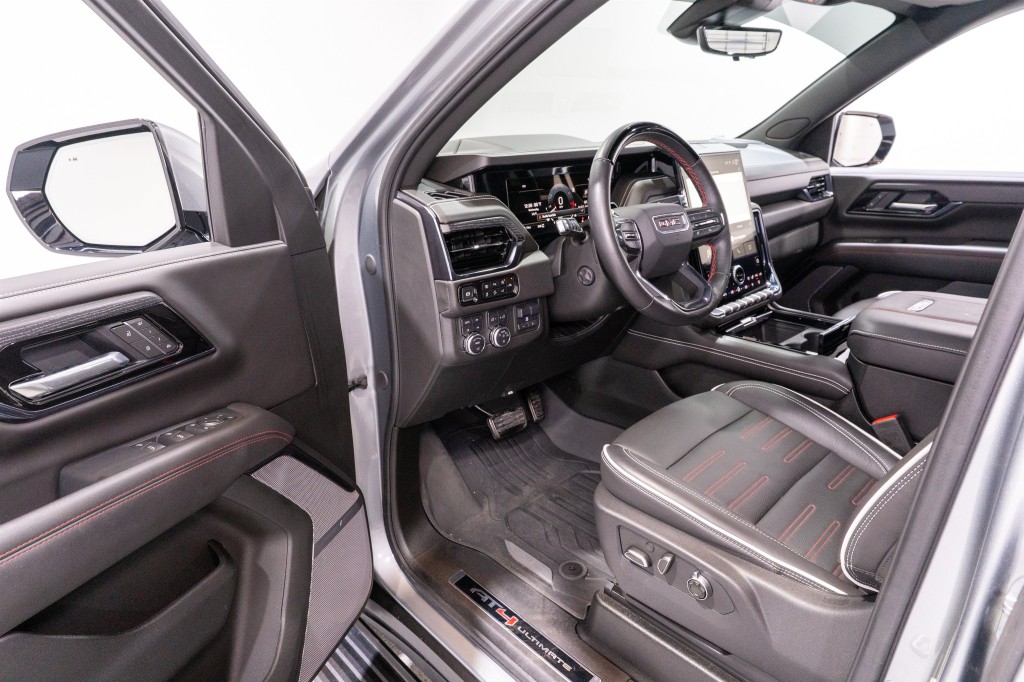 2025 GMC Yukon Image 13