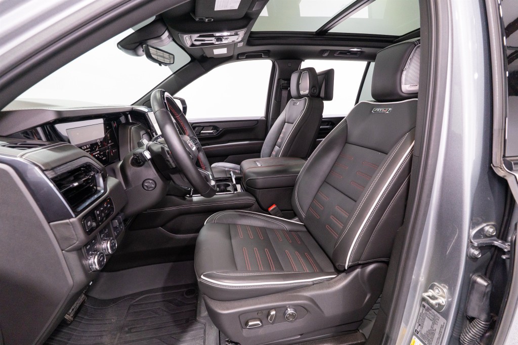 2025 GMC Yukon Image 17