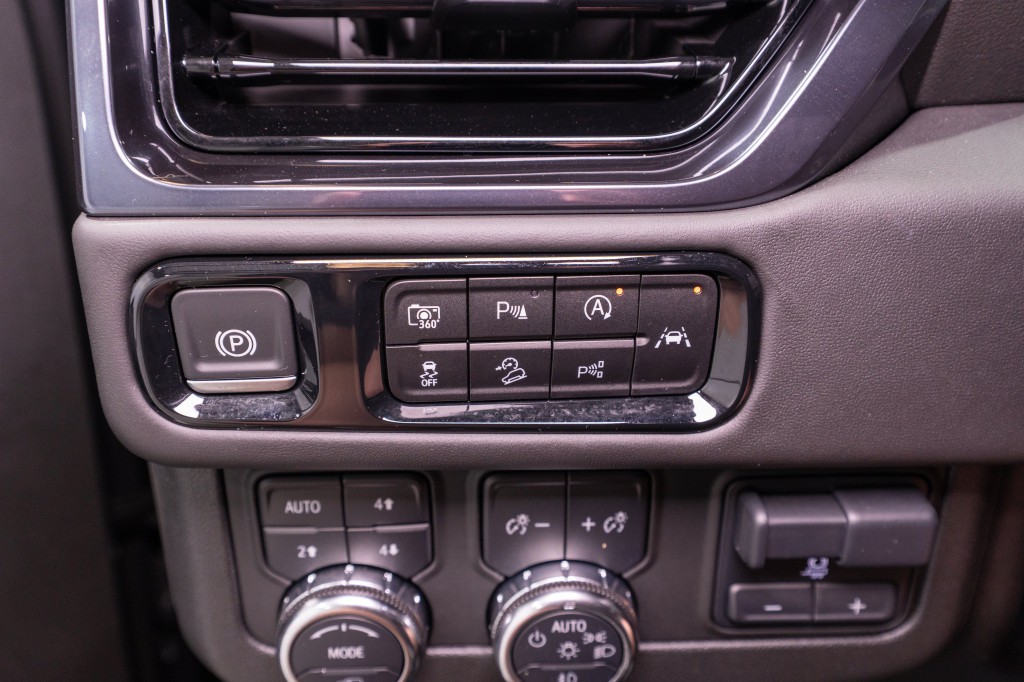 2025 GMC Yukon Image 32