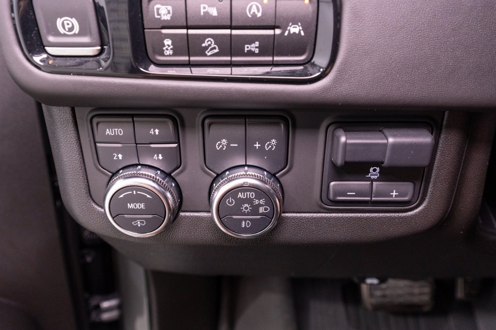2025 GMC Yukon Image 33