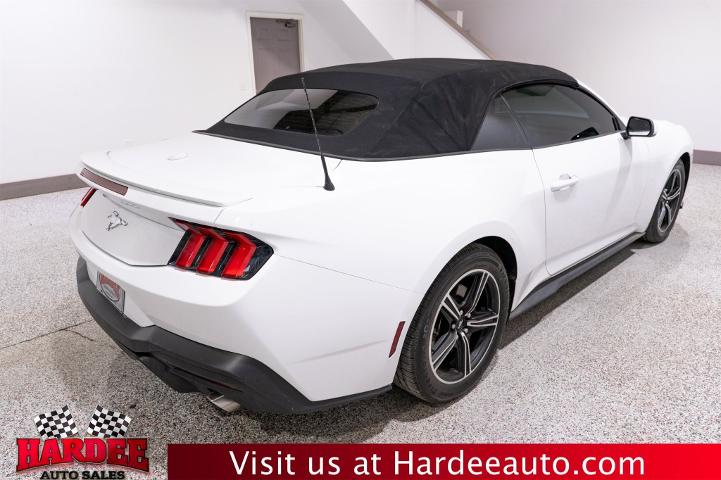 2024 Ford Mustang Image 9