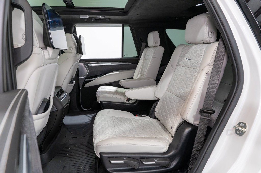 2025 Cadillac Escalade Image 36