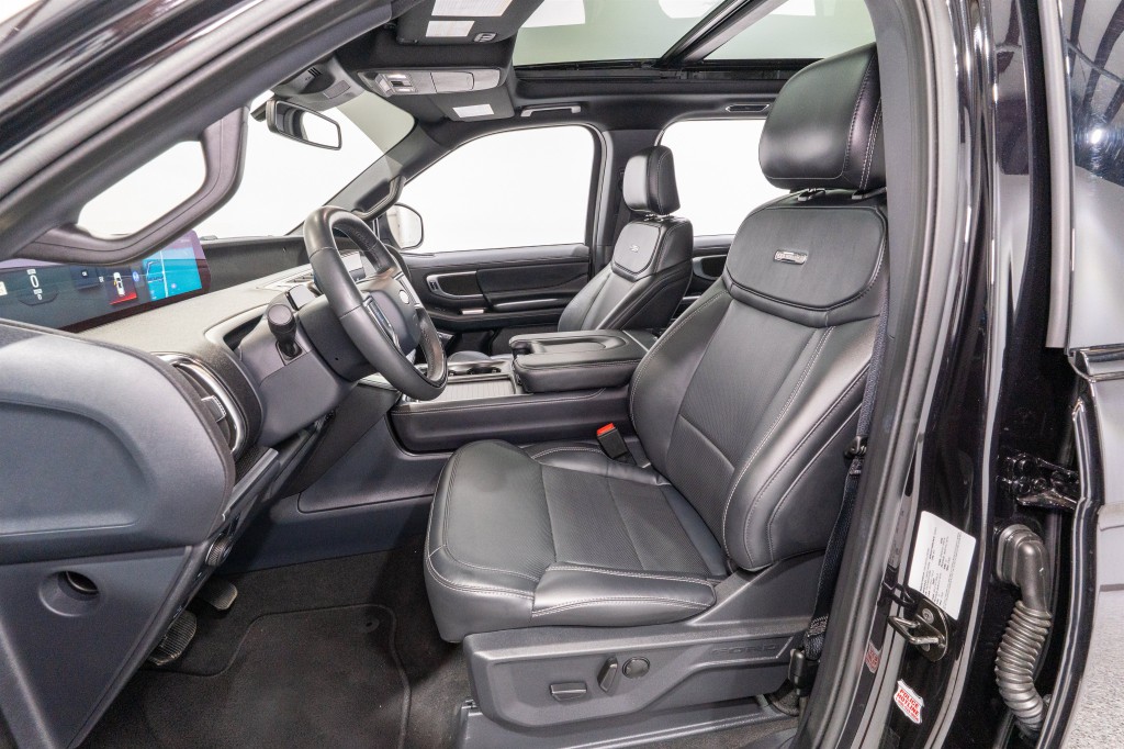 2025 Ford Expedition Image 16