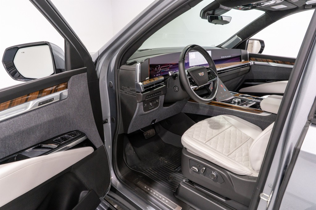 2026 Cadillac Escalade Image 13