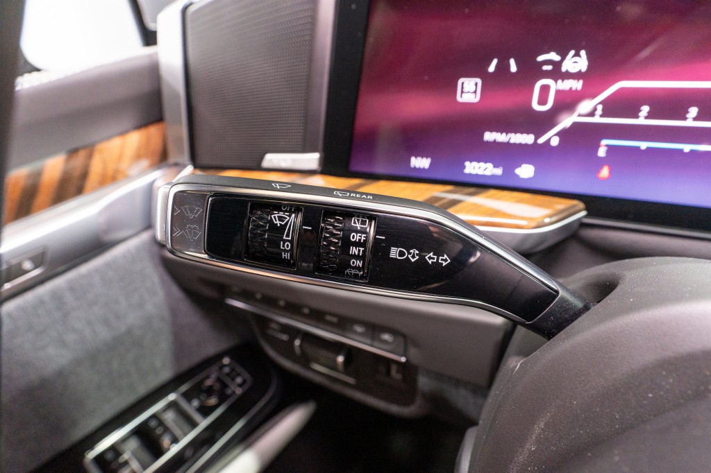 2026 Cadillac Escalade Image 32
