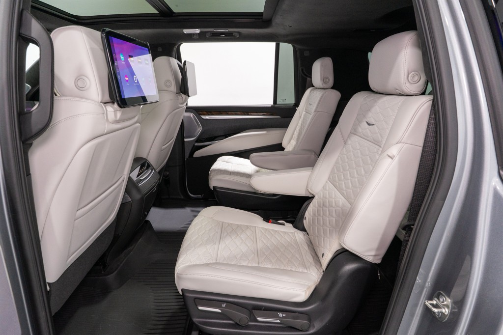 2026 Cadillac Escalade Image 37