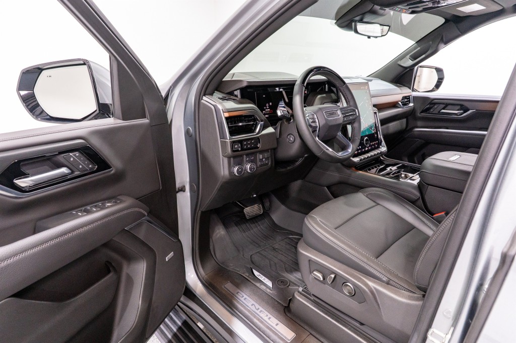 2025 GMC Yukon Image 13