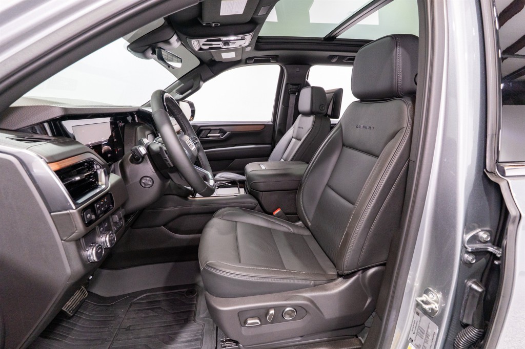 2025 GMC Yukon Image 17