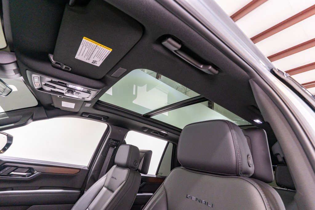 2025 GMC Yukon Image 18