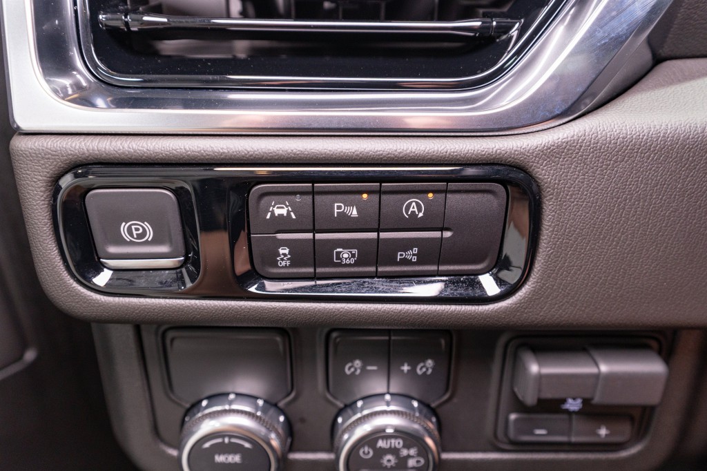 2025 GMC Yukon Image 32