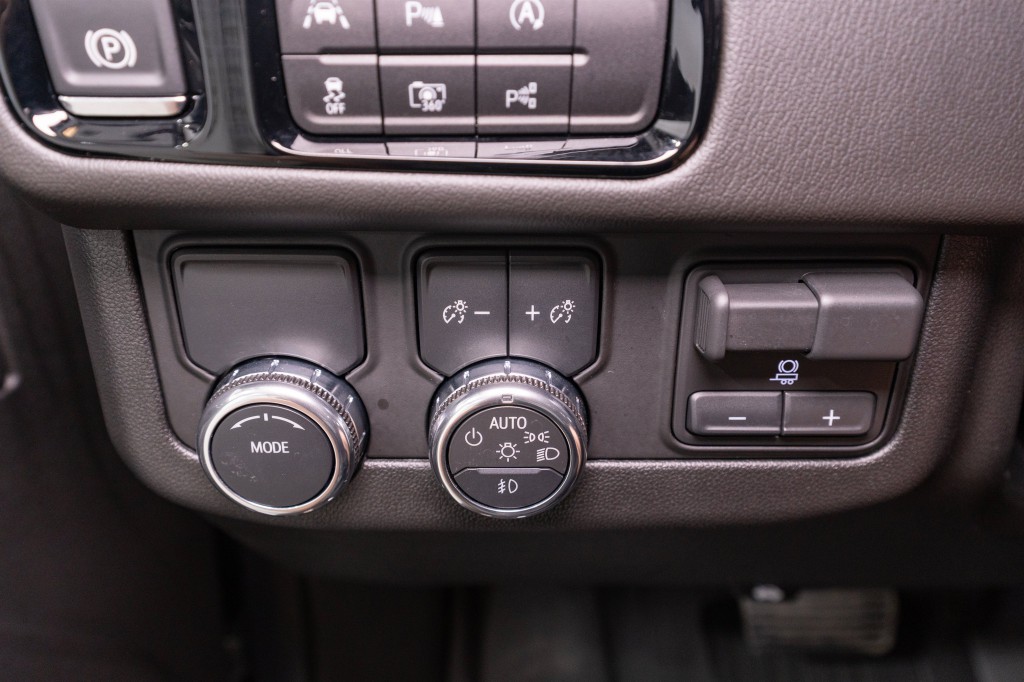 2025 GMC Yukon Image 33