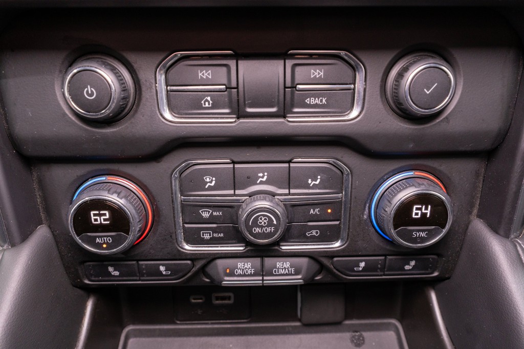 2021 Chevrolet Suburban Image 21