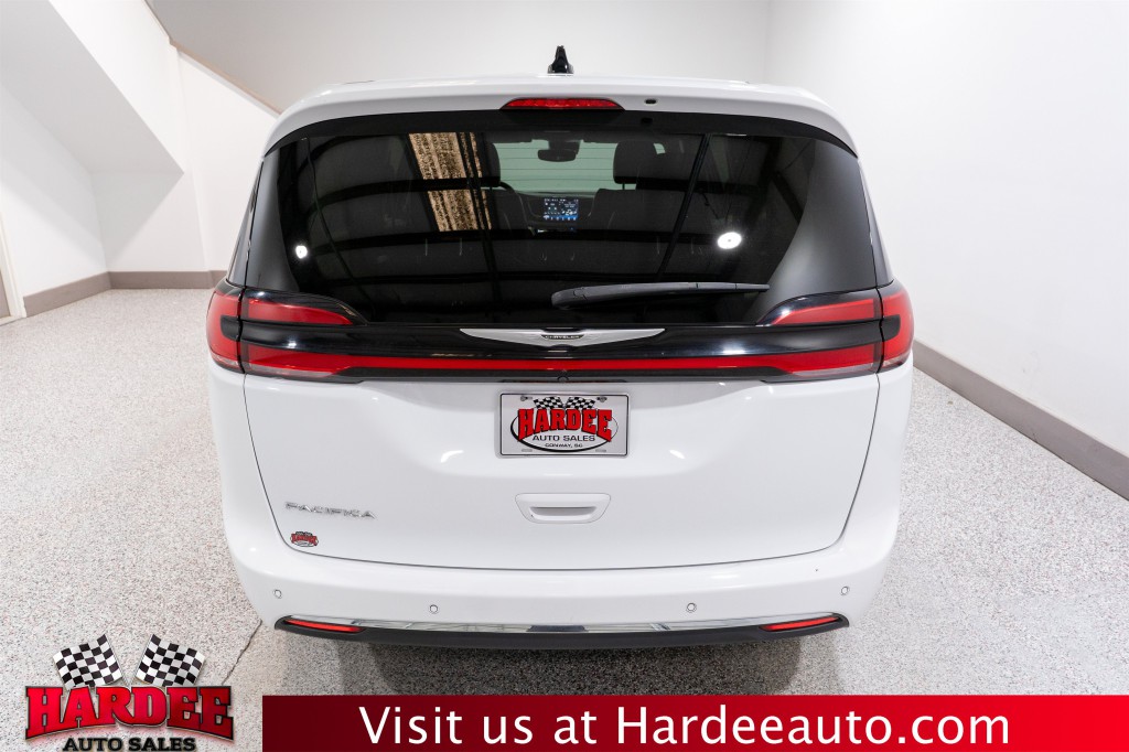 2023 Chrysler Pacifica Image 4