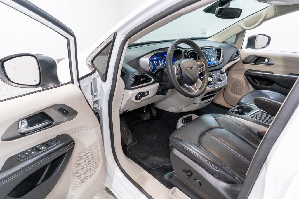 2023 Chrysler Pacifica Image 10