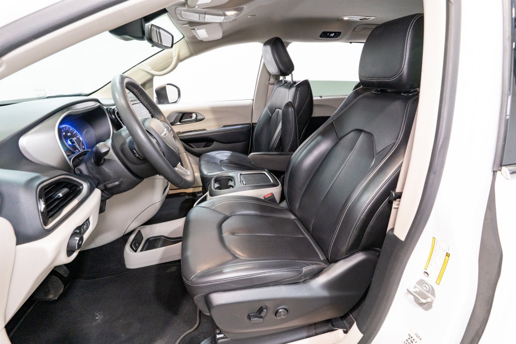 2023 Chrysler Pacifica Image 13