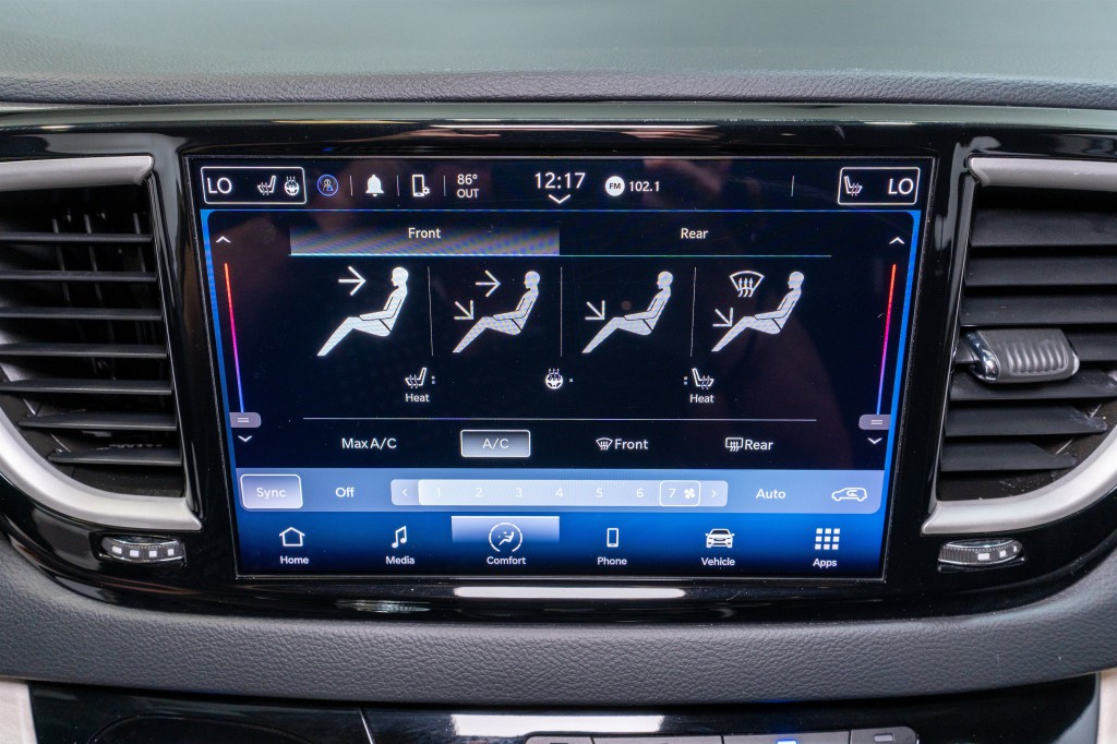2023 Chrysler Pacifica Image 16