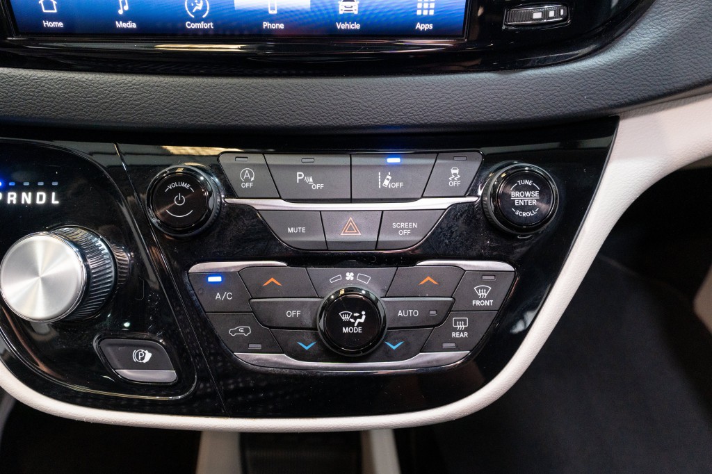2023 Chrysler Pacifica Image 18