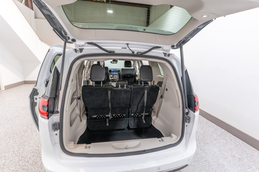 2023 Chrysler Pacifica Image 32