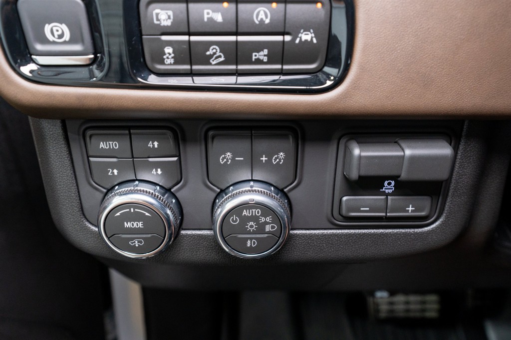 2026 GMC Yukon Image 35