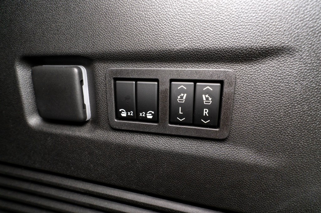 2026 GMC Yukon Image 40