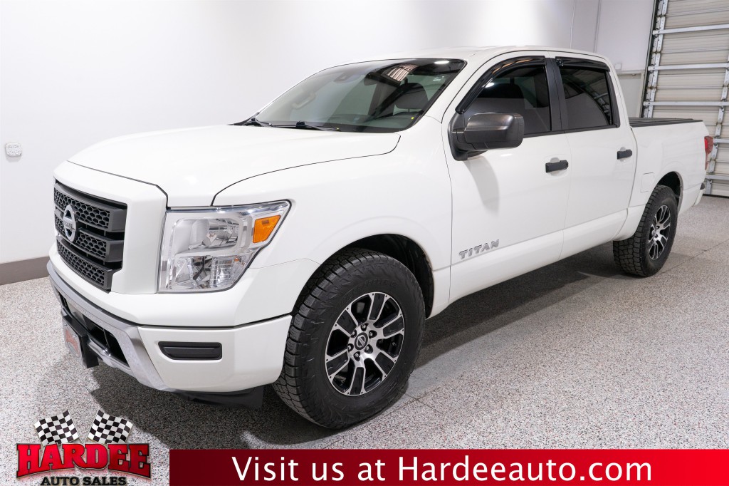 2022 Nissan Titan Image 2