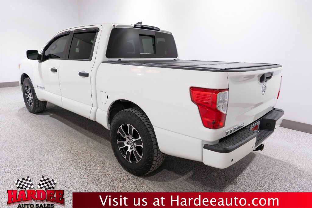 2022 Nissan Titan Image 3