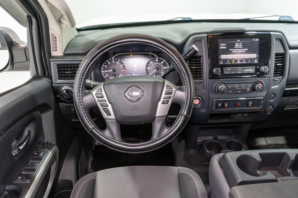 2022 Nissan Titan Image 12
