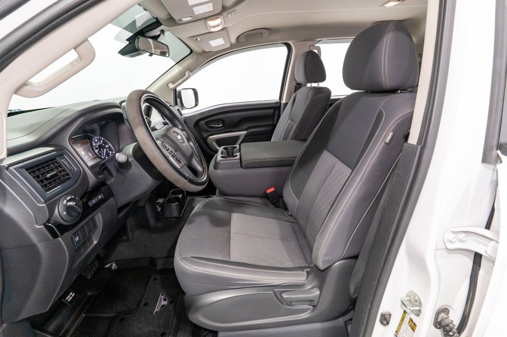 2022 Nissan Titan Image 16