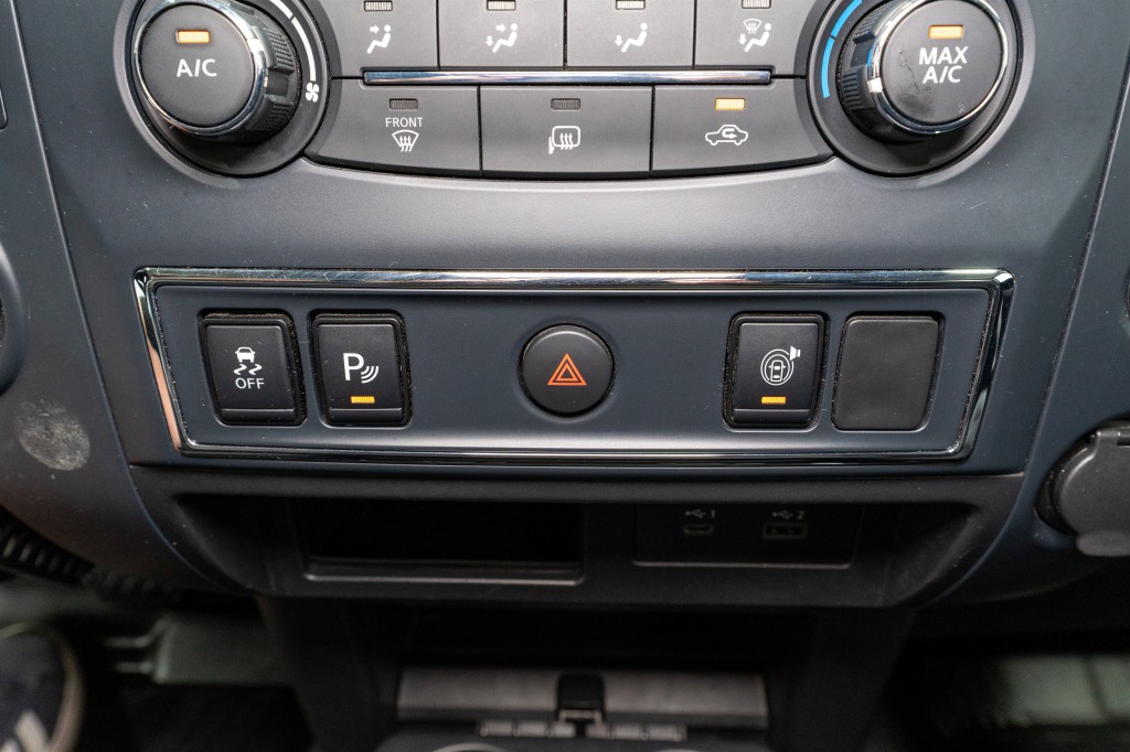 2022 Nissan Titan Image 21