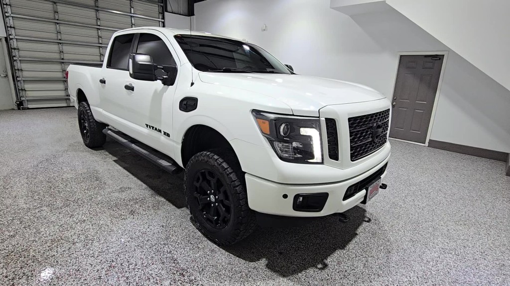 2019 Nissan Titan Image 3