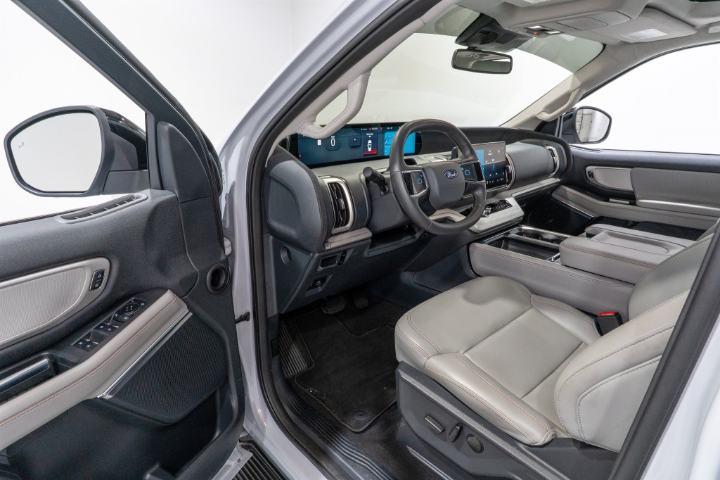 2025 Ford Expedition Image 12