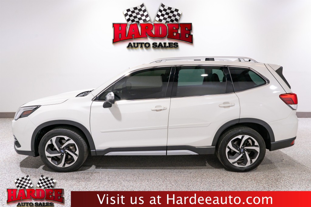 2023 Subaru Forester Image 1