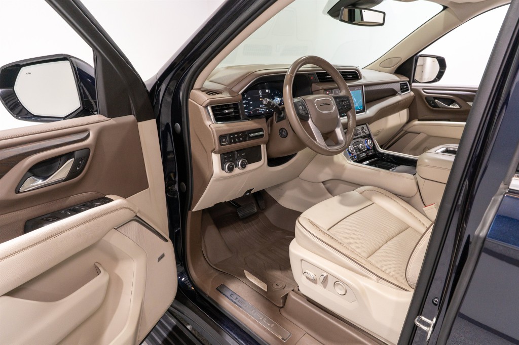 2023 GMC Yukon Image 13