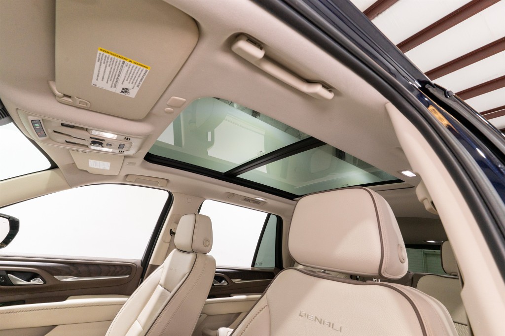 2023 GMC Yukon Image 17