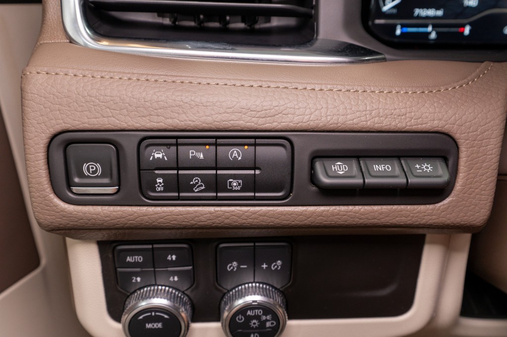 2023 GMC Yukon Image 32