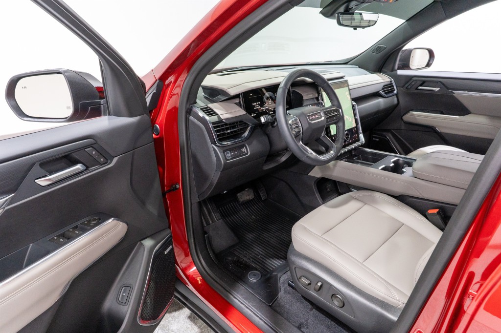 2026 GMC Acadia Image 12