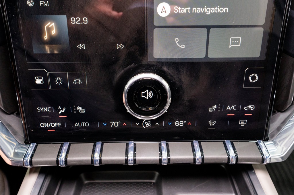 2026 GMC Acadia Image 22
