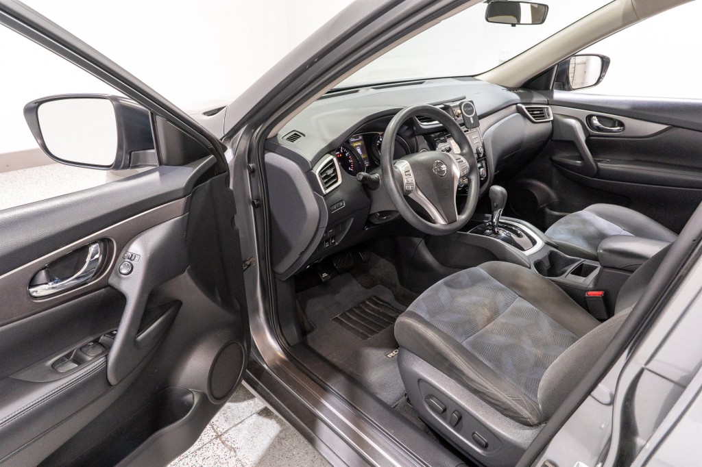 2016 Nissan Rogue Image 12