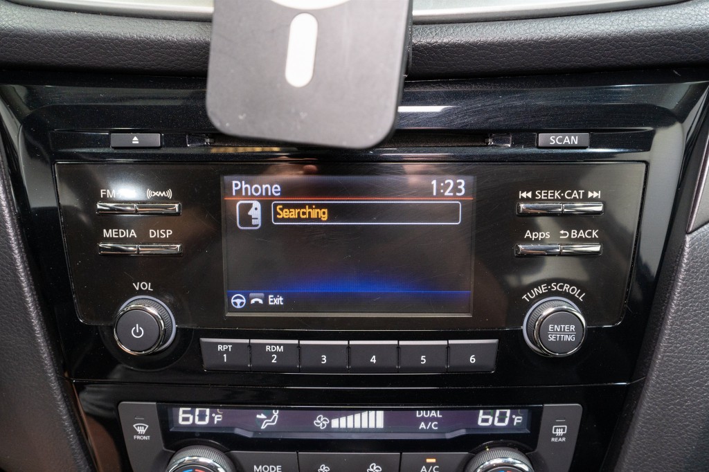 2016 Nissan Rogue Image 15