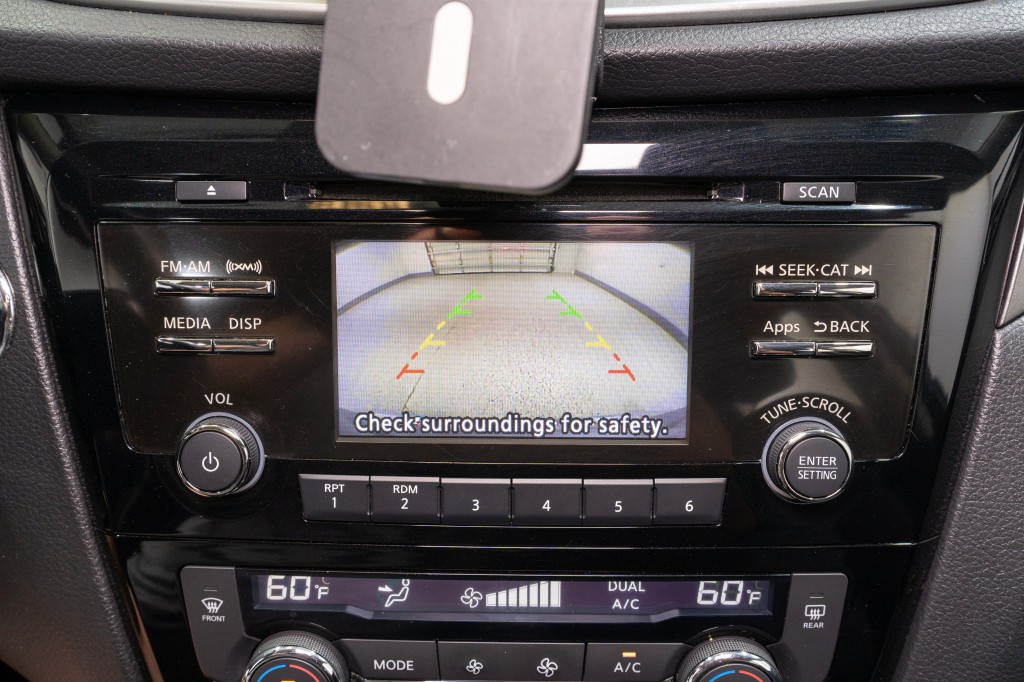 2016 Nissan Rogue Image 16