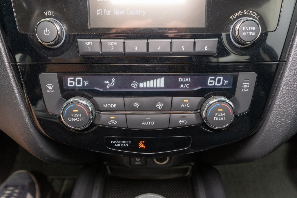 2016 Nissan Rogue Image 17