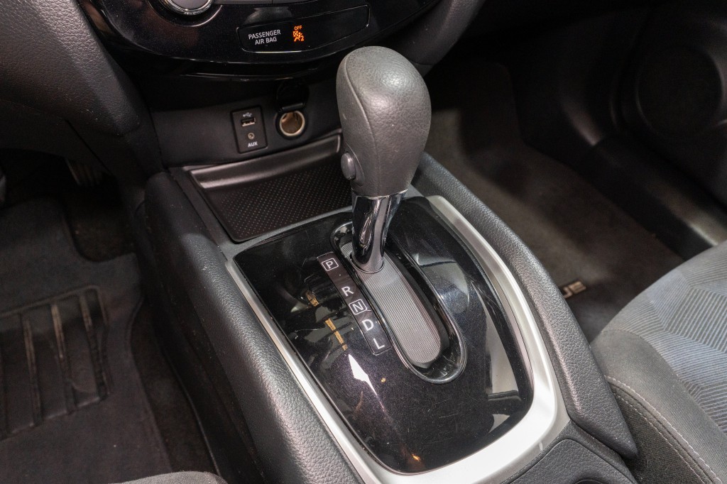2016 Nissan Rogue Image 18