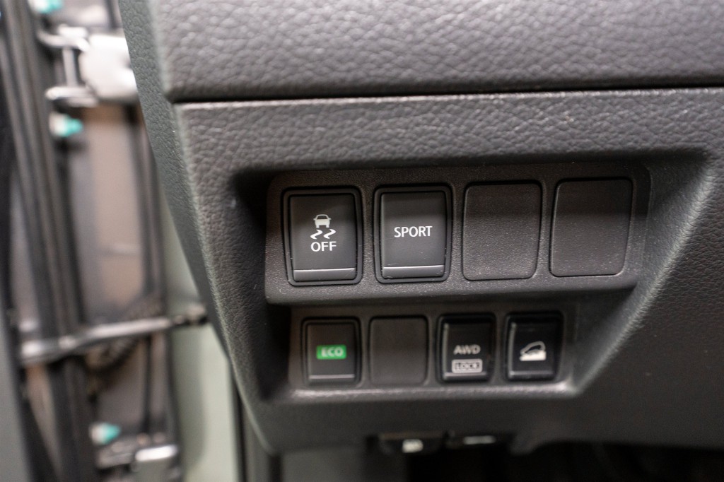 2016 Nissan Rogue Image 25