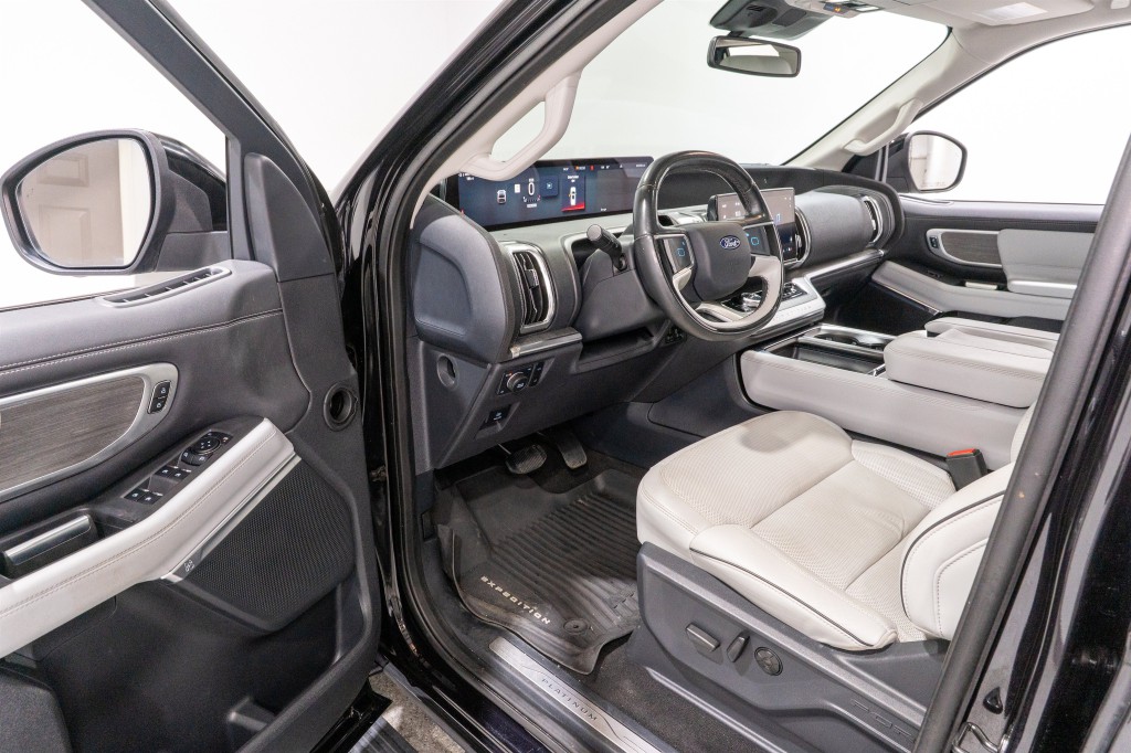 2025 Ford Expedition Image 13