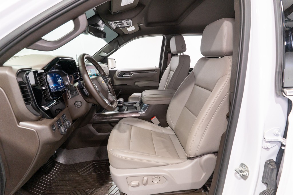 2025 Chevrolet Silverado 1500 Image 17
